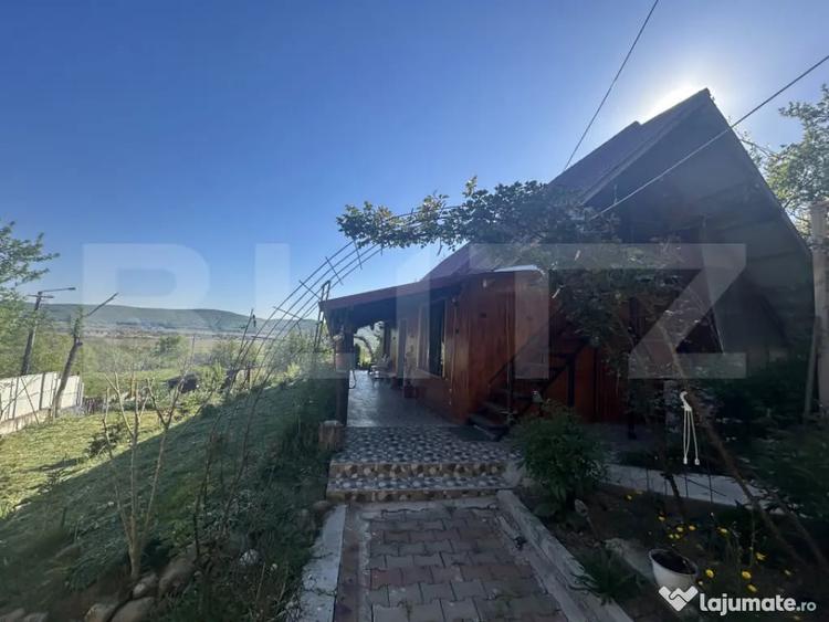Casă cu 3 camere cu Teren 1400 Mp în Central