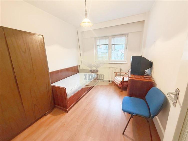 Apartament cu 4 camere decomandat, mobilat în Vasile Aaron