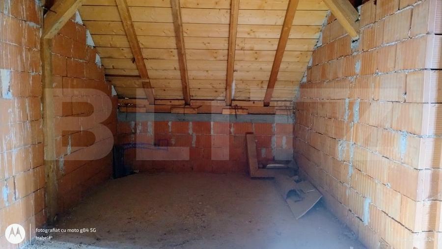 Casă individuală cu 5 camere cu Teren 560 Mp în Urișor