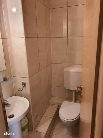 Apartament cu 4 camere semidecomandat în Centrul Civic