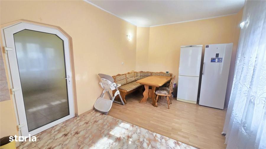 Casă cu 7 camere cu Teren 1384 Mp în Micro 17