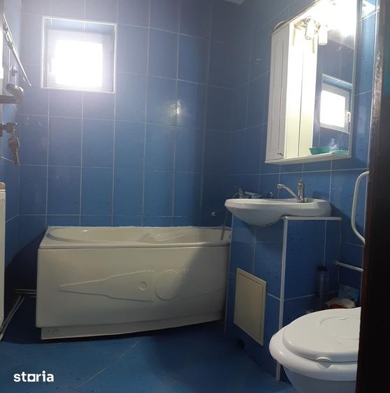 Apartament cu 3 camere decomandat în Cornișa