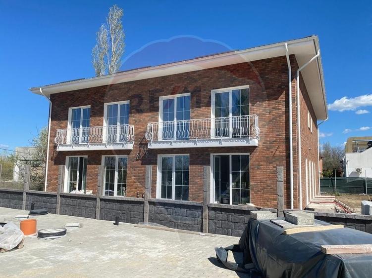 Duplex cu 4 camere cu Teren 134 Mp în Central