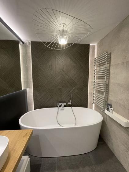 Penthouse cu 5 camere decomandat, mobilat în Herăstrău