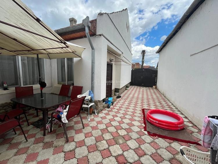 Casă cu 4 camere cu Teren 200 Mp în Central