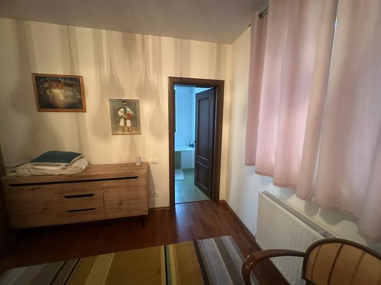 Casă individuală cu 6 camere cu Canalizare în Regie