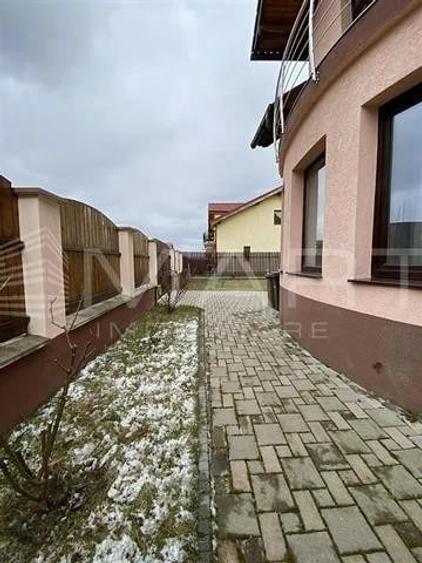 Casă cu 5 camere cu Teren 200 Mp în Central