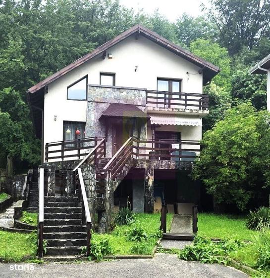 Casă cu 4 camere în Central