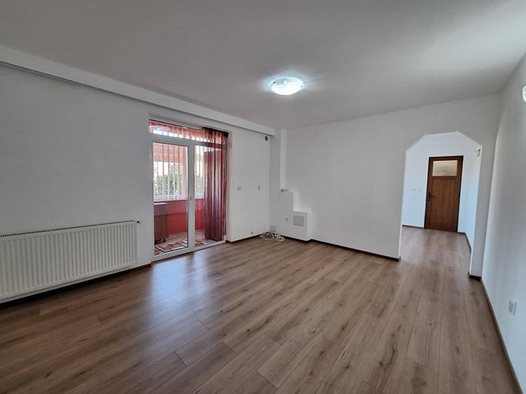 Apartament cu 2 camere semidecomandat, mobilat în Florești