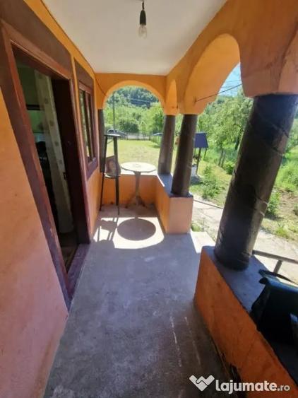 Casă cu 2 camere cu Teren 1150 Mp în Boțești