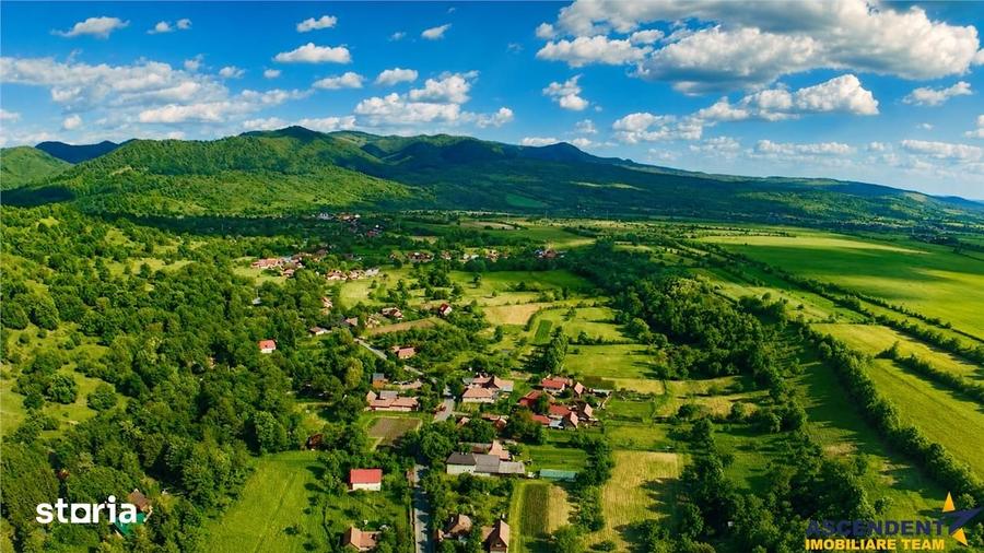 Casă cu 6 camere cu Teren 3269 Mp în Deda