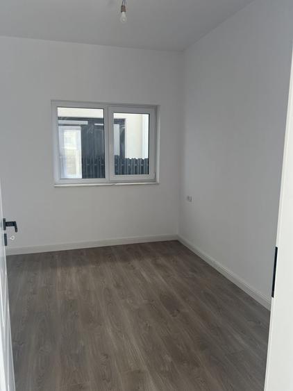 Duplex cu 5 camere cu Canalizare în Ghiroda