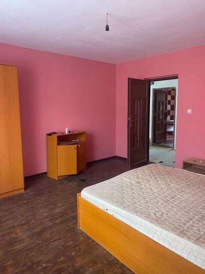 Casă individuală cu 5 camere cu Teren 400 Mp în Ștorobăneasa