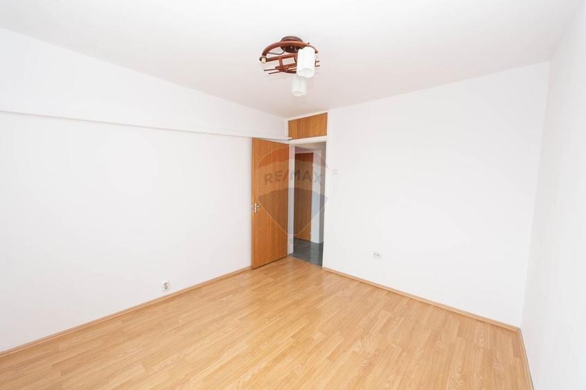 Apartament cu 3 camere decomandat în Crângași