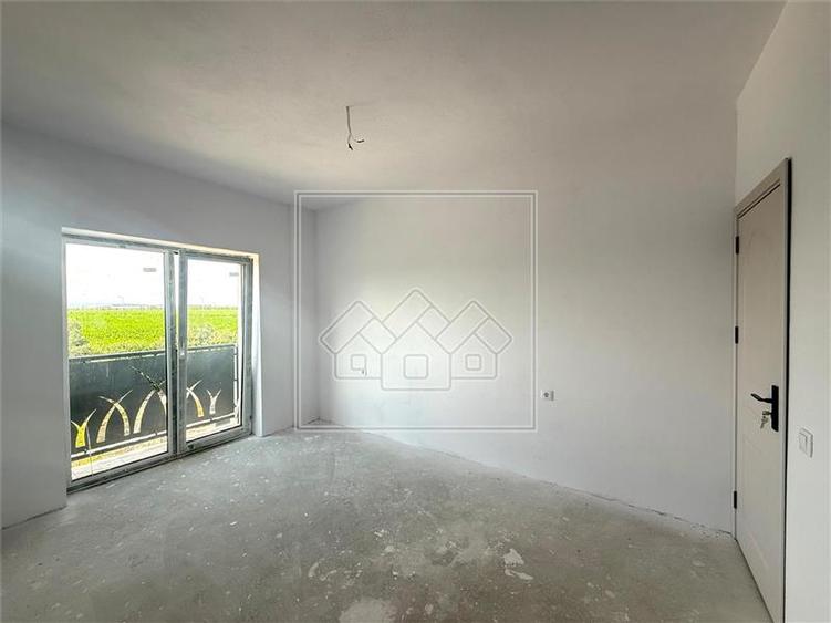 Apartament cu 4 camere decomandat în Turnișor