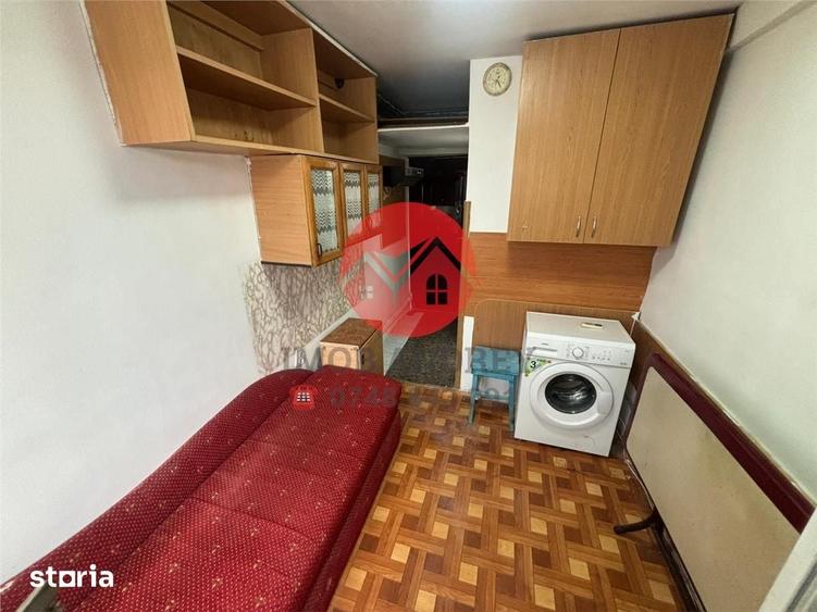 Garsonieră în Vest