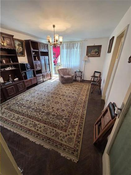 Apartament cu 3 camere semidecomandat, mobilat în Domenii