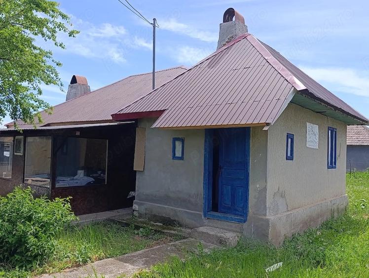 Casă cu 3 camere cu Teren 1800 Mp în Fulga