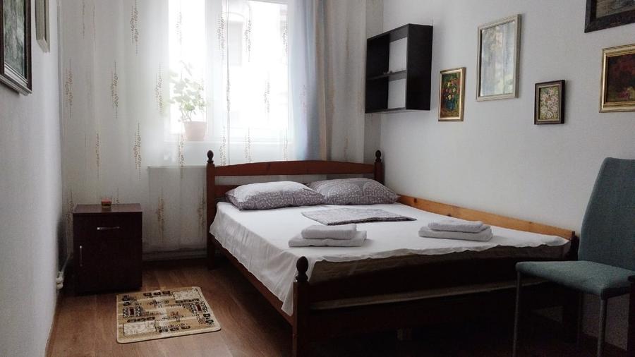 Inchiriez Apartament cu Doua Camere pe Termen Lung in Zona Centrala - 3