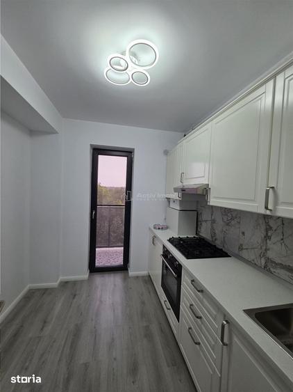 Apartament cu 3 camere semidecomandat în 1 Decembrie