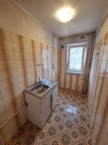 Apartament cu 3 camere semidecomandat în Tomis Nord