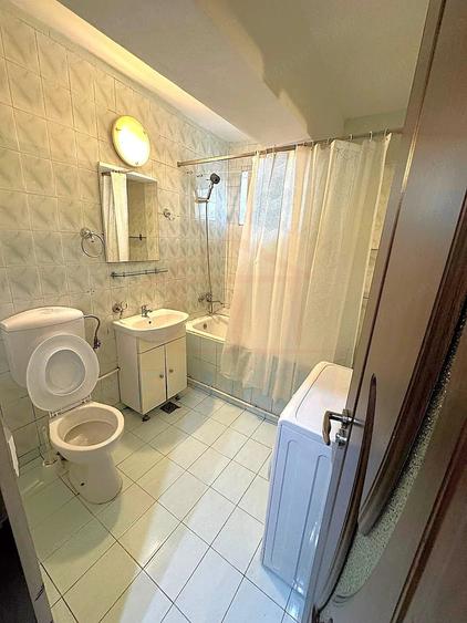 Garsonieră decomandată în Est