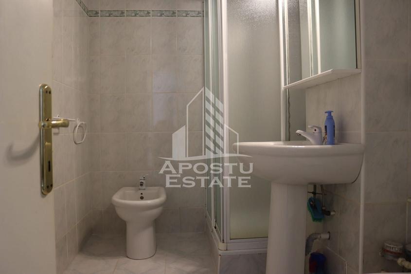 Apartament cu 3 camere decomandat, mobilat în Micălaca