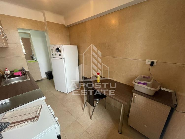 Apartament cu 2 camere semidecomandat, mobilat în Dâmbovița