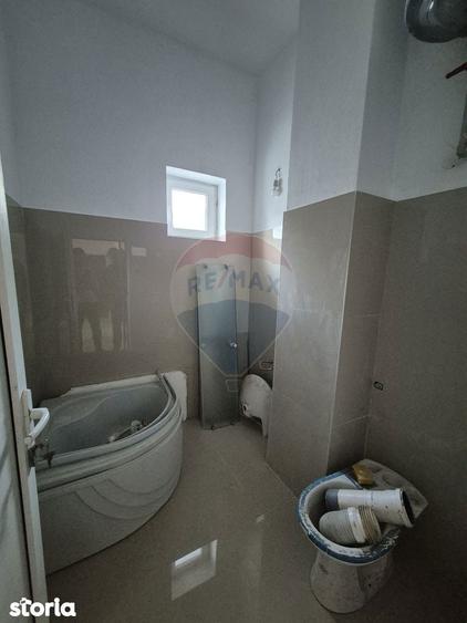 Spațiu comercial, de 118 mp, în Pianu