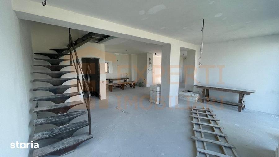 Casă cu 5 camere cu Teren 394 Mp în Agigea