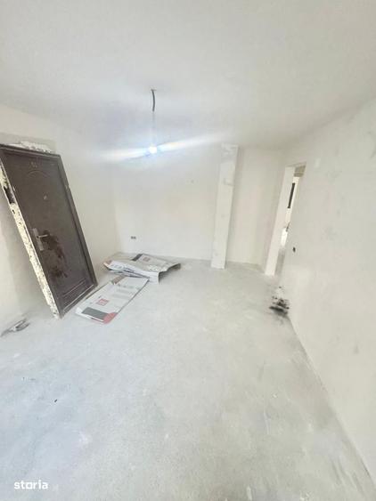 Apartament cu 4 camere în Uiești