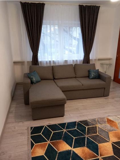 Apartament cu 2 camere decomandat, mobilat în Casa de Cultură