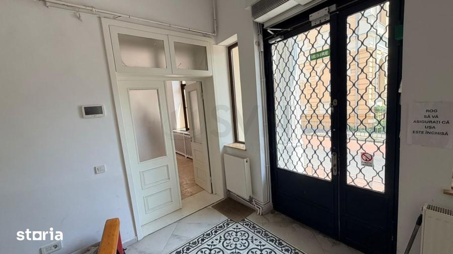 Casă cu 6 camere cu Teren 50 Mp în Centrul Civic