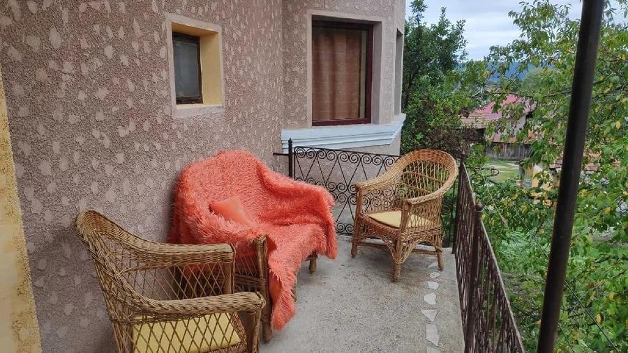 Casă cu 4 camere cu Teren 2000 Mp în Central