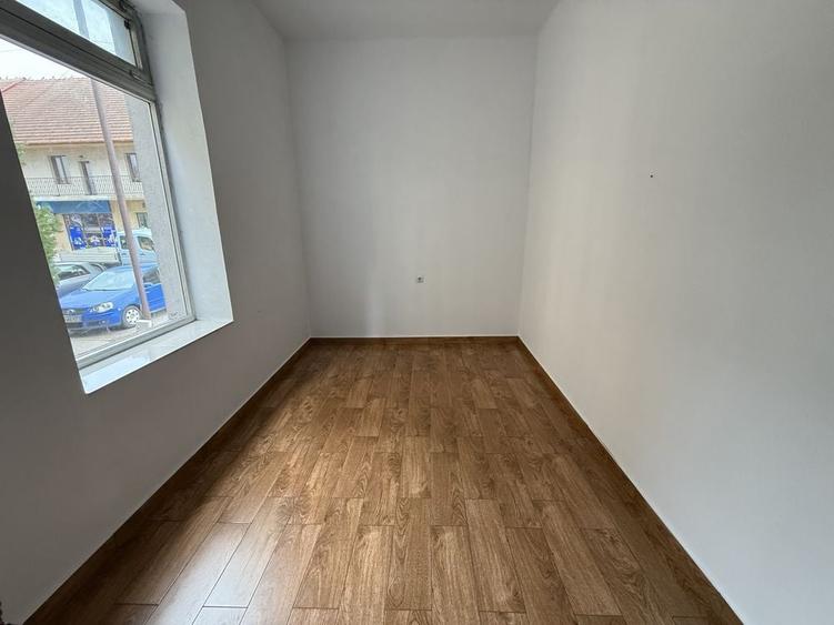 Spațiu comercial, de 195 mp, în Central
