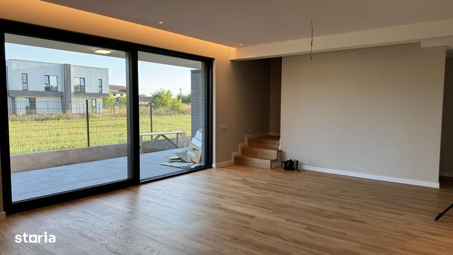 Casă cu 4 camere în Corbeanca