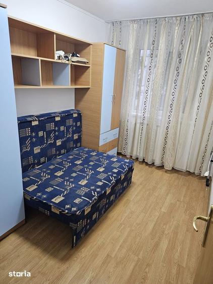 Apartament cu 3 camere semidecomandat în Inel II