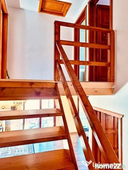 Casă cu 5 camere cu Teren 993 Mp în Central