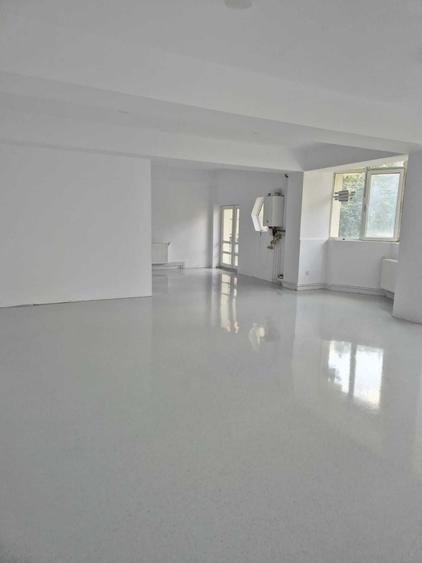 Spațiu comercial, de 280 mp, în Central