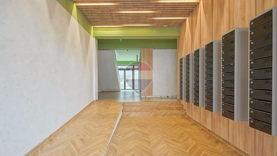 Apartament cu 3 camere decomandat în Tractorul