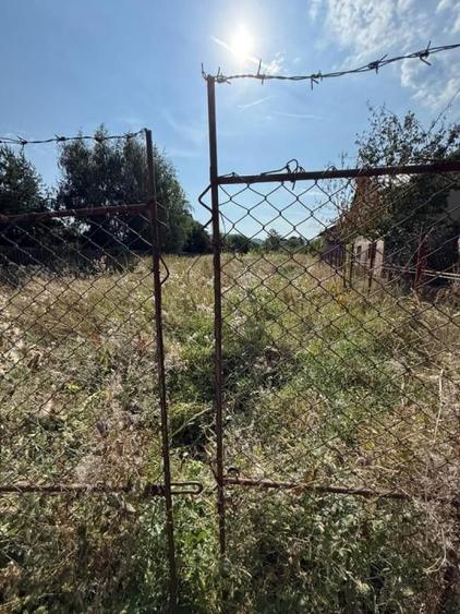 Teren intravilan de 1574 mp, în Cornu