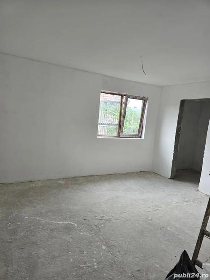 Casă cu 2 camere cu Teren 30000 Mp în Valea Leșului