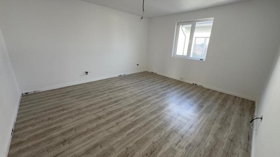 Casă individuală cu 5 camere cu Canalizare în Central