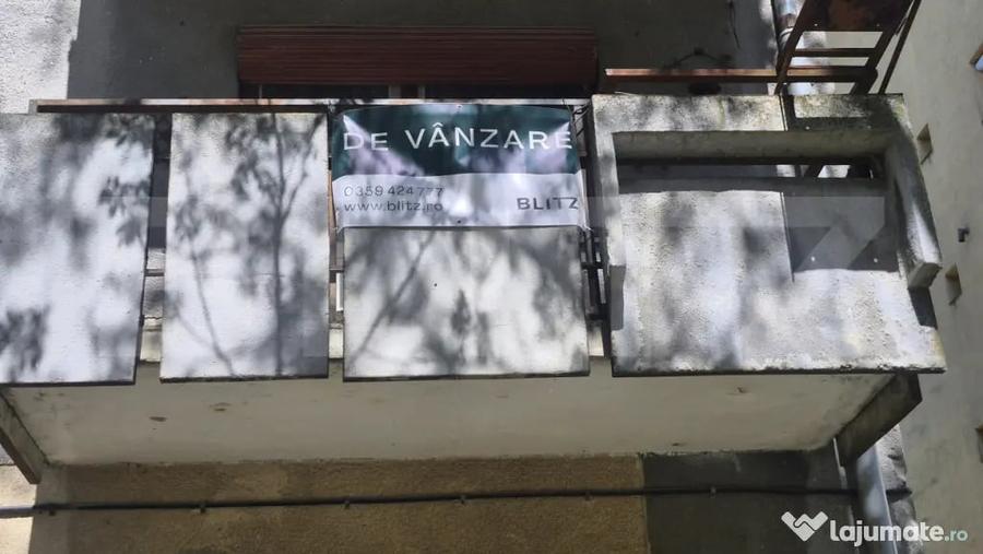 Apartament cu 4 camere semidecomandat în Micro 17