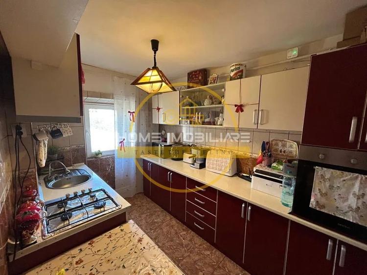 Apartament cu 3 camere decomandat, mobilat în Păcurari