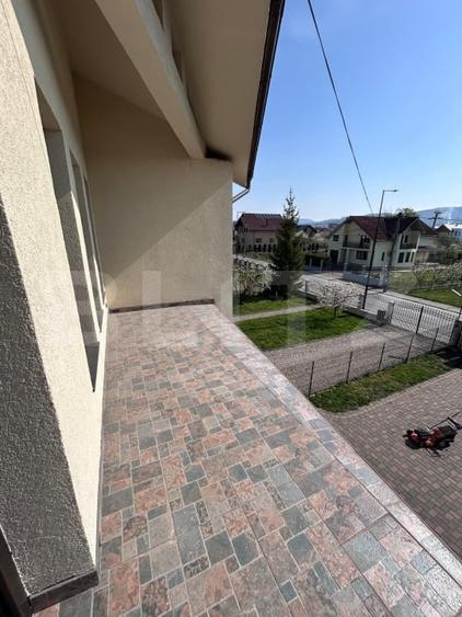 Casă individuală cu 6 camere cu Garaj în Sud