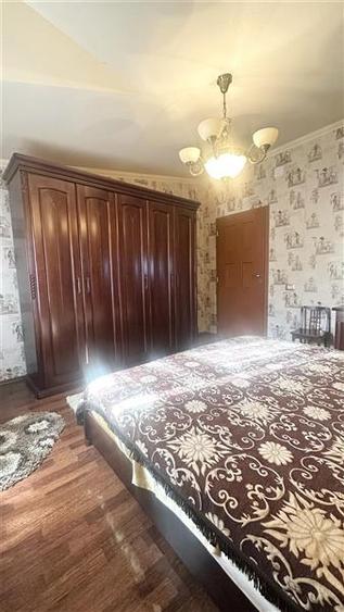 Casă individuală cu 7 camere cu Teren 660 Mp în Lazu