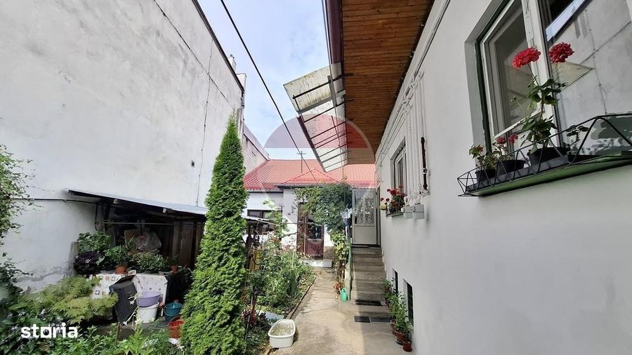 Casă cu 2 camere decomandat cu Teren 36 Mp în Central