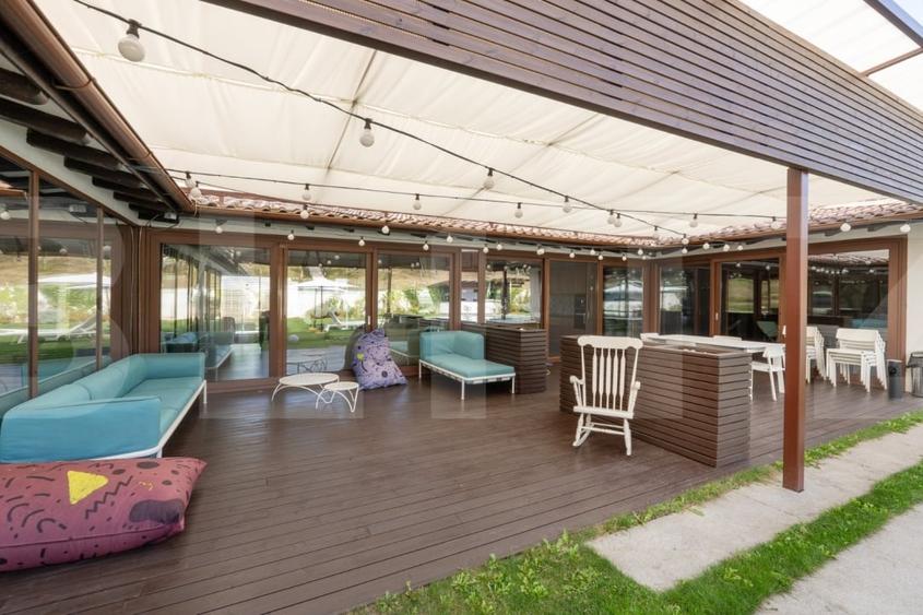 Casă individuală cu 11 camere cu Piscina în Rediu
