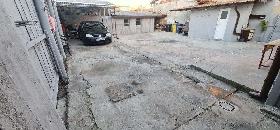 Casă cu 4 camere în Romanești